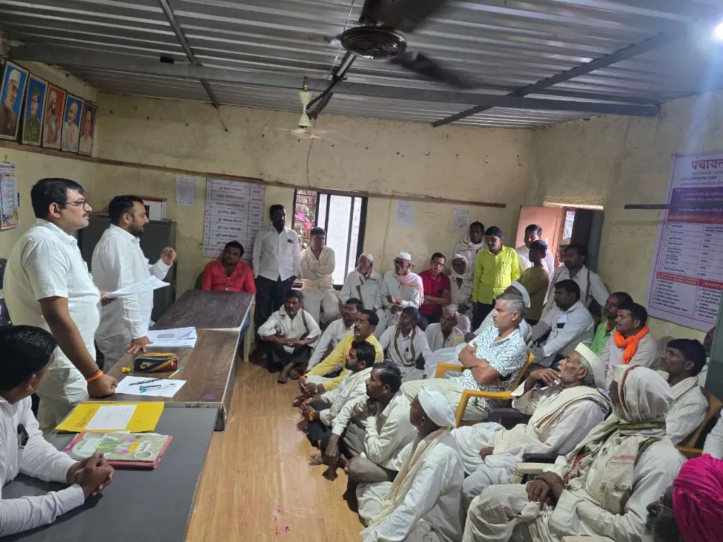 अपंगांना दिव्यांग निधी वाटप