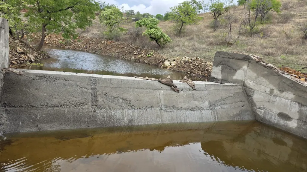 बंधारे बांधकाम
