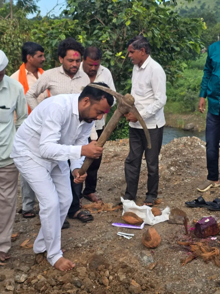 ग्रामपंचायत भवनचे भूमिपूजन